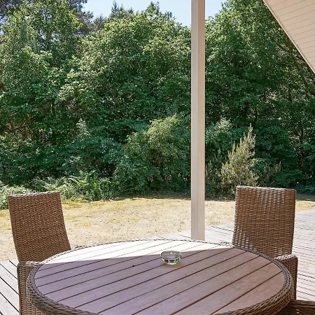 10 Person In Aakirkeby * Vester Somarken