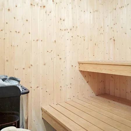 5 Star In Aakirkeby * Vester Somarken