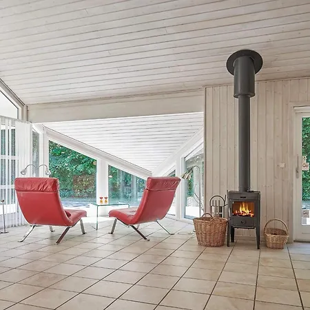 Feriehus 5 Star In Aakirkeby *